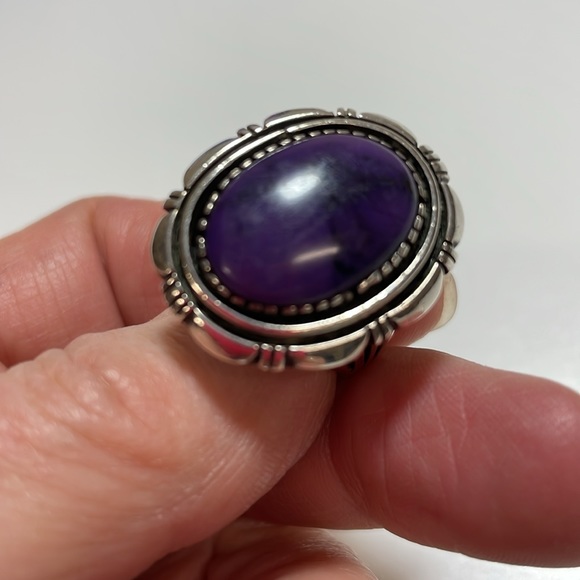 Vintage purple cabachon gemstone ring signed by artist - Picture 9 of 11